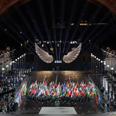 [VIDEO] Mesmerizing Light Show Kicks Off Paris 2024 Olympics: Highlights from the Unforgettable Opening Ceremony!