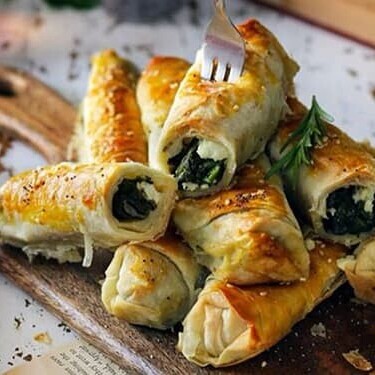 With This Easy Recipe, Prepare The Most Delicious Chicken And Spinach Borek in No Time! + Video