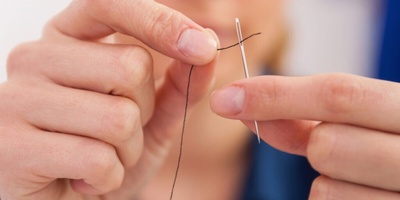 Great Trick For Threading A Needle In 3 Seconds + Video