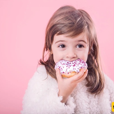 How to Deal With a Child Who Eats Too Many Sweets and Chocolates? / Warning Signs for Parents and Practical Solutions