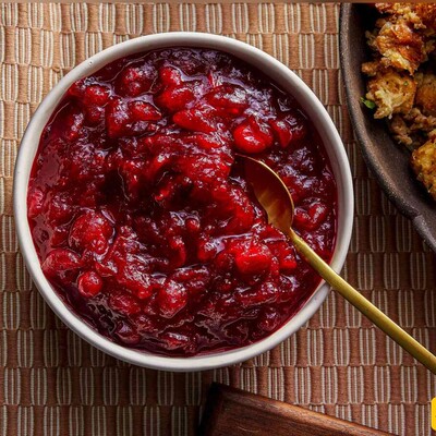 How to Make the Perfect, Flavor-Packed Cranberry Sauce for Your Holiday Feast