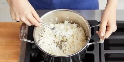 Why Some Foods Cook Better In A Small Pot