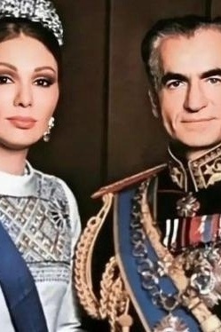 (Photo) A Look at Farah Pahlavi’s Crown During a Time When People Were Struggling for Daily Bread — Made with Diamonds and Rubies, Weighing 1 Kilogram!