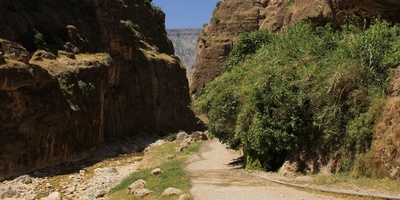 Vosta and Zarangush Gorge: Location and Natural Attractions