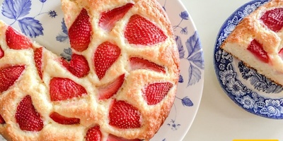 Whip Up a Strawberry Cake in No Time: Step-by-Step Guide to a Delicious Treat