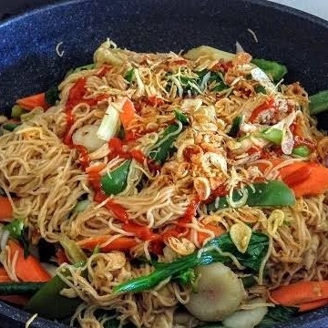 Chicken & Vegetable Noodles: A Delicious Twist for Those Craving Variety