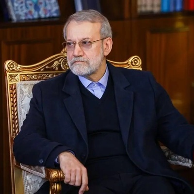 Ali Larijani Surrounded by Iraqi Guards + Photo