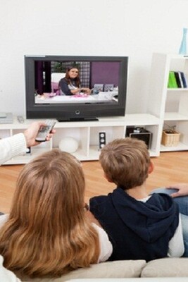 The Most Important Advantages and Disadvantages of Watching TV for Children
