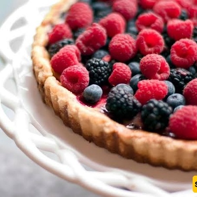 How to Make a Delicious and Irresistible Raspberry Cake
