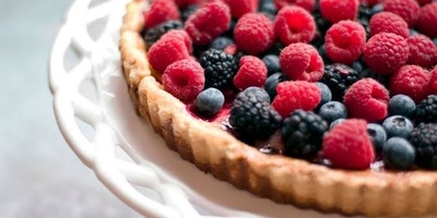 How to Make a Delicious and Irresistible Raspberry Cake
