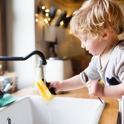 How To Give Children Simple Household Responsibilities