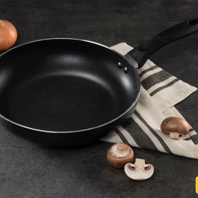 Why Does Pan Weight Matter When You Buy One?