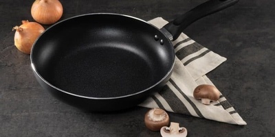 Why Does Pan Weight Matter When You Buy One?