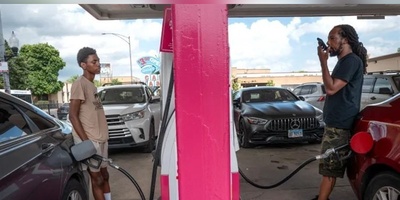 US Gas Prices Expected to Reach Record Highs Over Labor Day Weekend