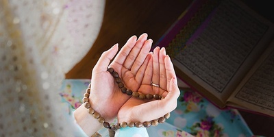 Qunoot Prayer: The Best Supplications from the Quran and Mafatih