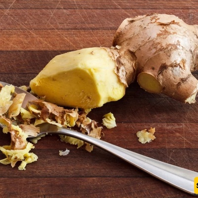 Proper Methods for Peeling and Grating Ginger: Two Easy Techniques