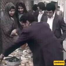 Trip to Ancient Iran / The Atmosphere of People Close to Nowruz 1353; From Flowered Tents and Loose Pants in the Market to Washing Carpets and Jumping Over Fire on Chaharshanbe Suri + Video