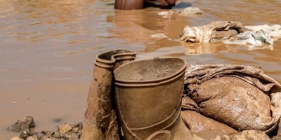 No to Books and School: Children Mining for Gold
