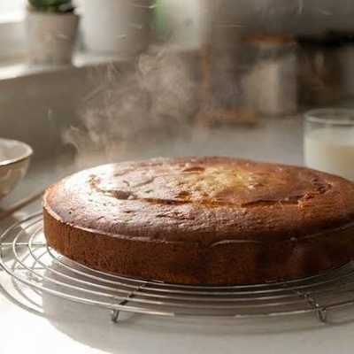 Why Cake Tops Become Sticky and How to Prevent It