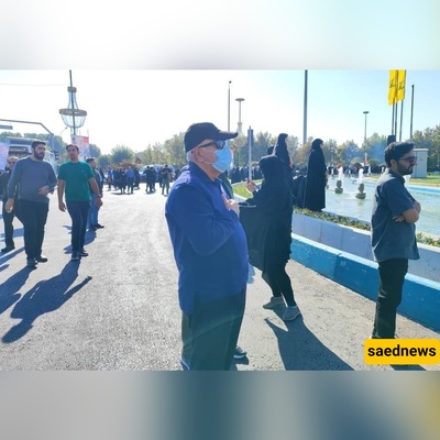 Zarif Reemerges in Style: Former Foreign Minister Attends Funeral of Iranian Martyrs in Casual Attire