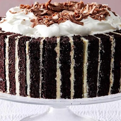 Special Celebration Cake: Irresistible Chocolate Flavor with Delicious Cream and Mahalebi Coating! + Recipe