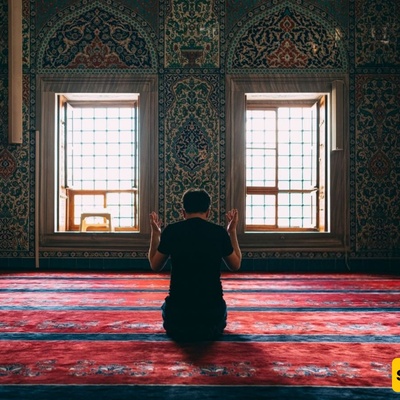 Ruling on Closing One’s Eyes During Prayer According to the Supreme Leader’s Fatwa