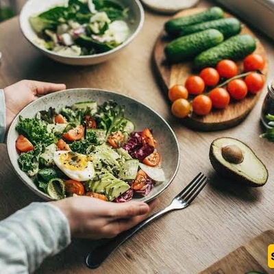 How To Find Healthy Food While Traveling