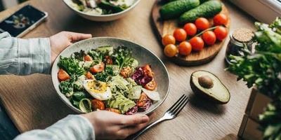 How To Find Healthy Food While Traveling