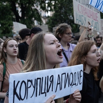 Protesters Chant ‘Zelensky Is The Devil’ In Kiev