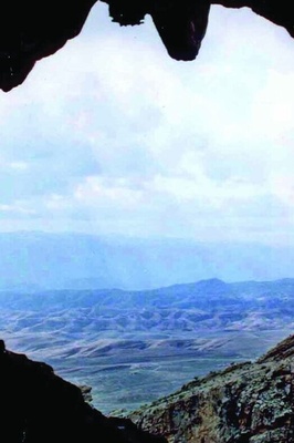 Mountain Goat Leads Hunter to a Hidden Treasure: Iran’s Cave Rich in Gems