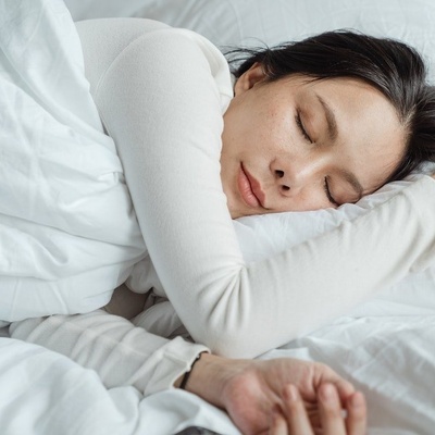 How To Adjust Your Sleep Routine When The Seasons Change