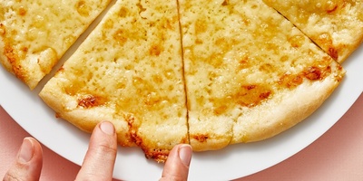 How to Make Delicious Cheese Pizza