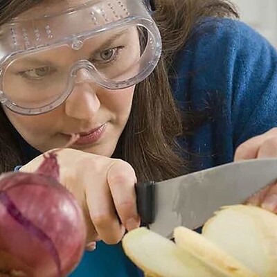A New Scientific Discovery for Chopping Onions Without Tears... Unbelievable, but completely scientific!
