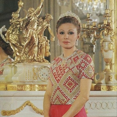 A look at Farah's wedding dress and other such outfits worn by women of the Pahlavi court in Sa'dabad Palace/The world of fashion at the service of Pahlavi's wicked women