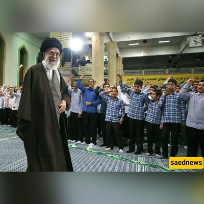 Students Echo Nasrallah’s Defiant Gesture in Meeting with Iran’s Supreme Leader
