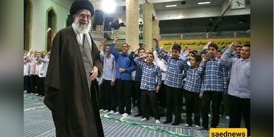 Students Echo Nasrallah’s Defiant Gesture in Meeting with Iran’s Supreme Leader