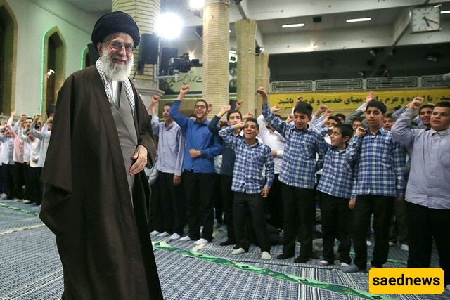 Students Echo Nasrallah’s Defiant Gesture in Meeting with Iran’s Supreme Leader