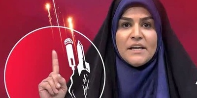 The viral image of Sahar Emami's pose during the Israeli attack on IRIB, resembling that of the Supreme Leader, Haj Qasem (Soleimani)and other military commanders and officials.(Photo)
