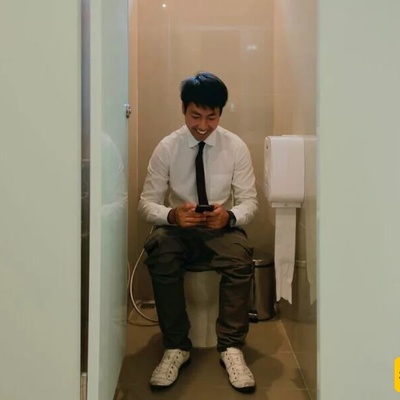 The Dangerous Risks of Sitting on the Toilet for More Than 10 Minutes
