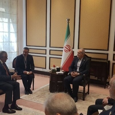 President Pezeshkian, Pakistan Foreign Minister Hold Talks