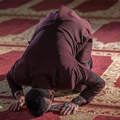 Why Do Men Stand In Front Of Women During Prayer?