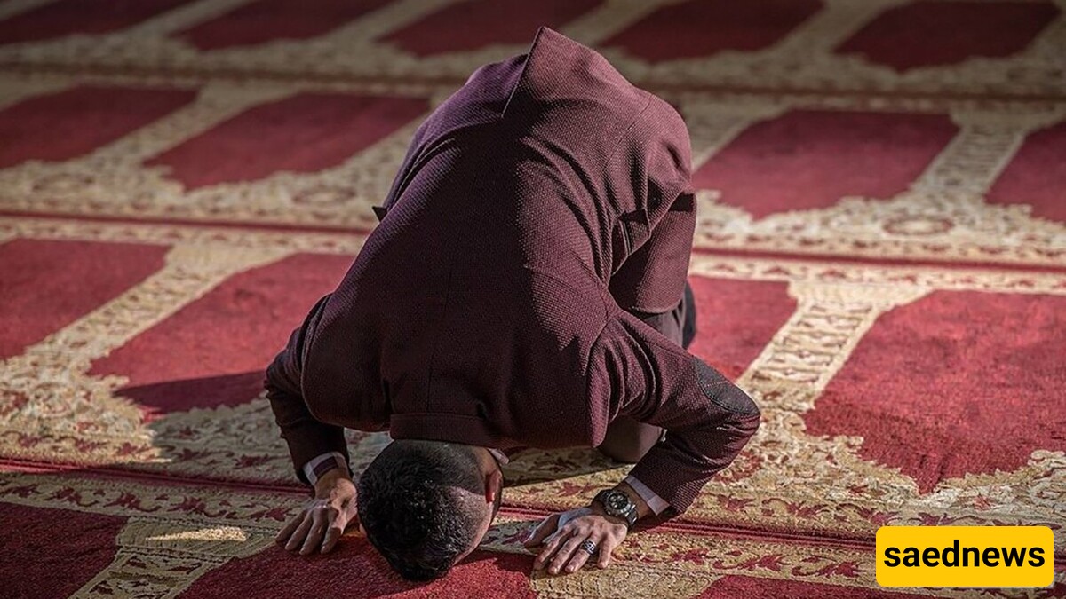 Why Do Men Stand In Front Of Women During Prayer?