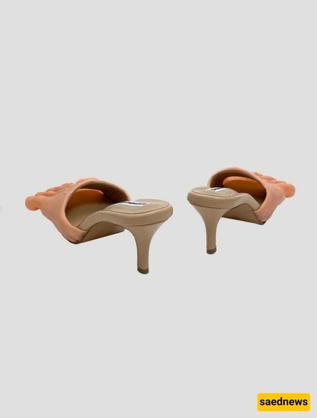 High-Heeled Plastic Slippers