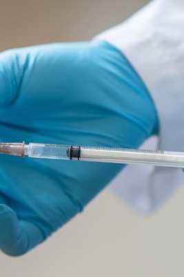 Iranian Smart Vaccine Revolutionizes Lung Cancer Treatment 🚀💉