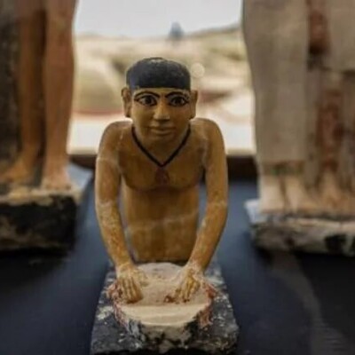 Discovery of a 4,300-Year-Old Mummy Covered in Gold from a Deep Well Alongside 3 Tombs! +Photos