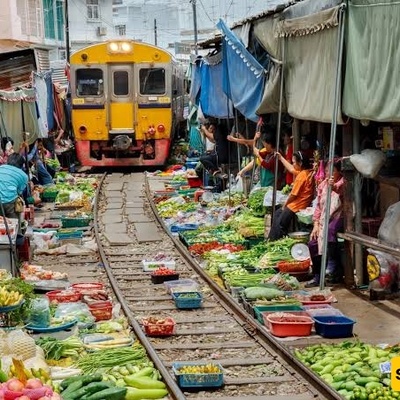 Maeklong Railway Market, Thailand: A Unique Attraction Where Trains and Local Life Intersect