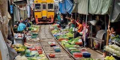 Maeklong Railway Market, Thailand: A Unique Attraction Where Trains and Local Life Intersect