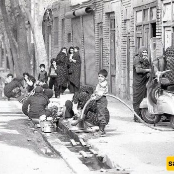 A Nostalgic Glimpse of Old Tehran / Cheers to the Mothers Who Had to Wash Dishes and Clothes by These Streams, Rain or Shine…