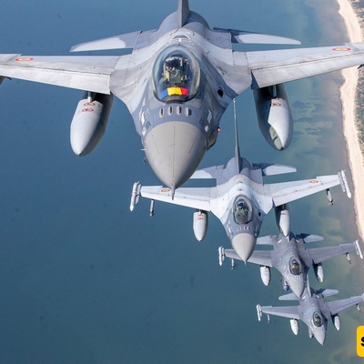 Why Do Some Fighter Jets Carry Missiles on Their Wingtips?