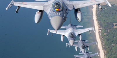 Why Do Some Fighter Jets Carry Missiles on Their Wingtips?